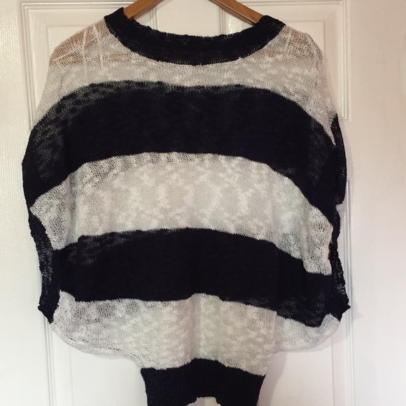 NWOT Knit Cropped Striped Shirt By SPlash - Picture 2 of 7